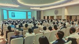 心血管病，又称循环系统疾病，是指影响心脏和血管的疾病。这些疾病可能由多种原因引起，包括遗传、生活方式、环境因素等。以下是关于心血管病的简要介绍：